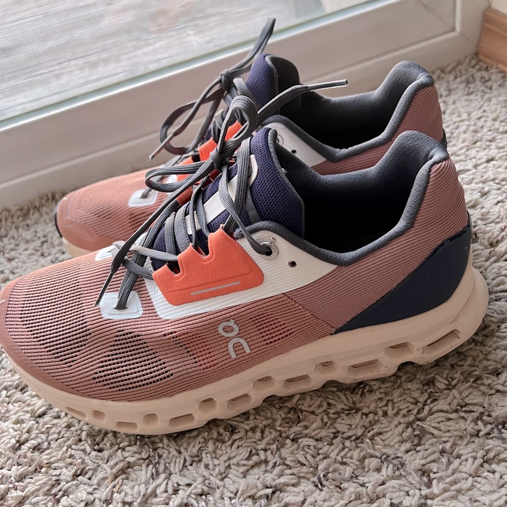 ON Cloud Stratus Running Shoes